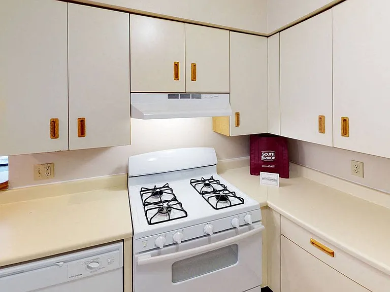 South Bridge Apartments — Photo 47