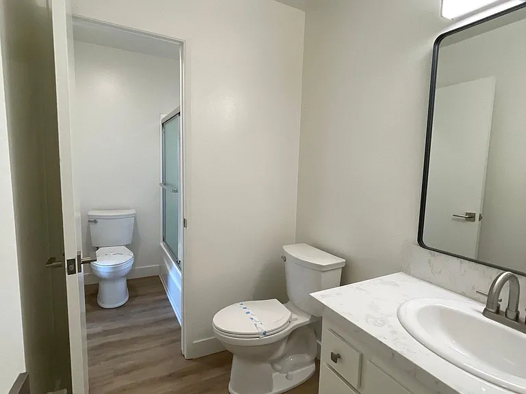 Flat level jack and jill bathrooms.
--
Washing machine connection, approximate width of area in split level apartments.
--
*Floor plans are digital renderings. All dimensions are approximate. Actual product and specifications may vary in dimension or deta