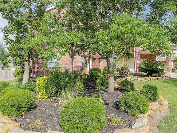 Extra landscaping plus sprinkler system