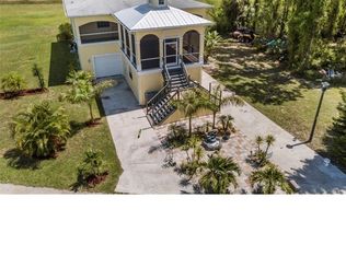 915 Barbara Ct, Lehigh Acres, FL 33972