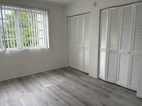 15902 SW 95th Ave W, Miami, FL