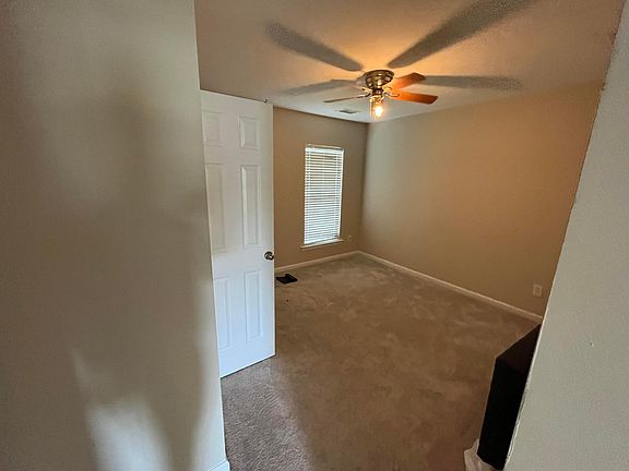 4th image of 10520 Adlin Ave