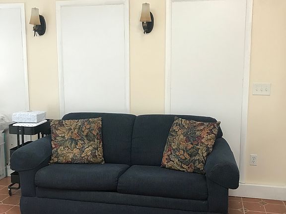 4th image of 310 Roup Ave #1C