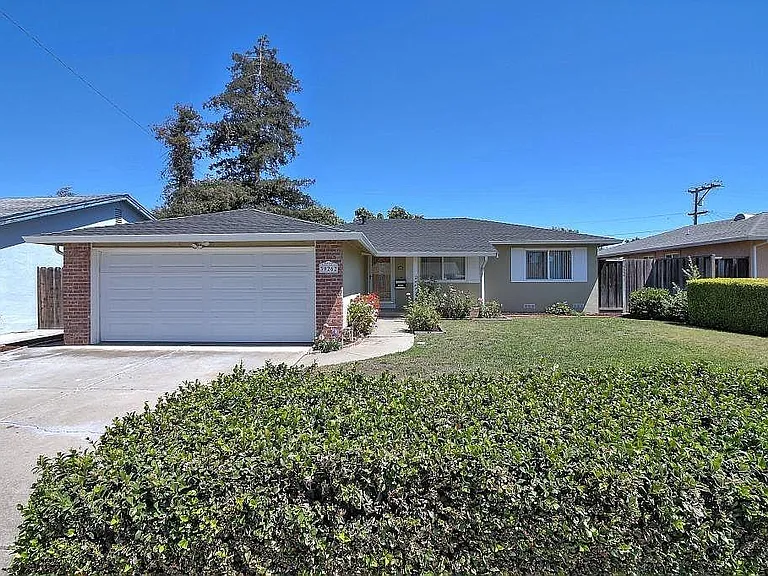 39262 Sundale Dr — Photo 1