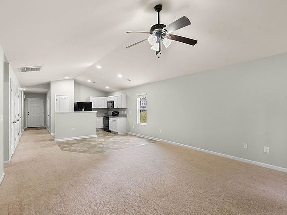 4th image of 150 Evvalane Dr