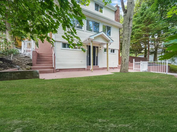 82 Sunburst Drive, Rocky Point, NY 11778