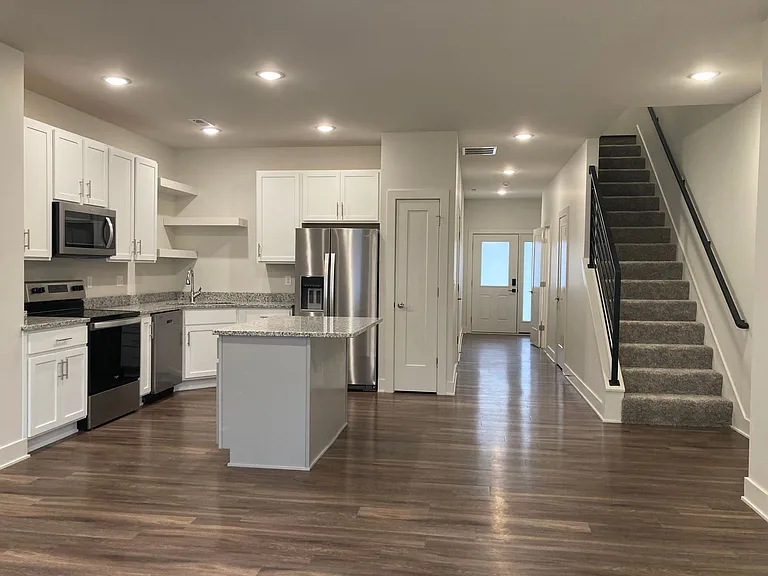 312 Lincoln St — Photo 18