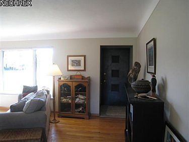 2nd image of 1069 N Skyline Dr