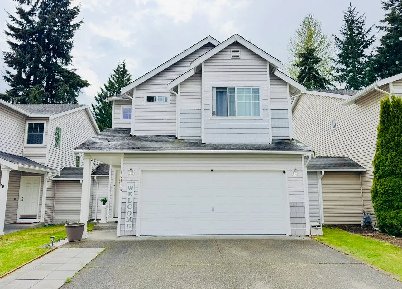 Spacious 3-Bed, 2.5-Bath Townhome in Prime Puyallup Location — Photo 1