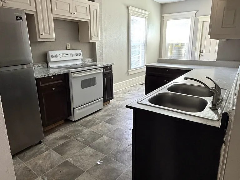 335 N Lawndale Ave — Photo 6
