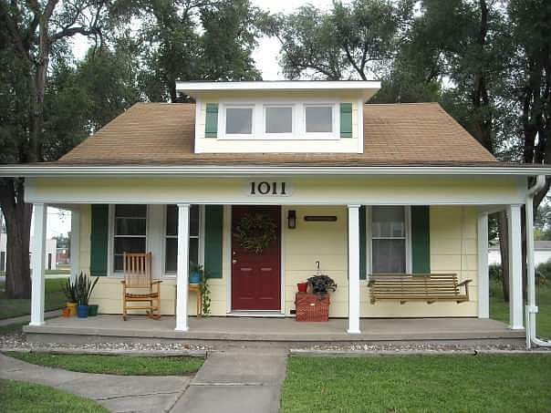 1st image of 1011 Vermont St
