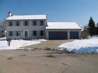8470 S Sharon Dr, Oak Creek, WI 53154