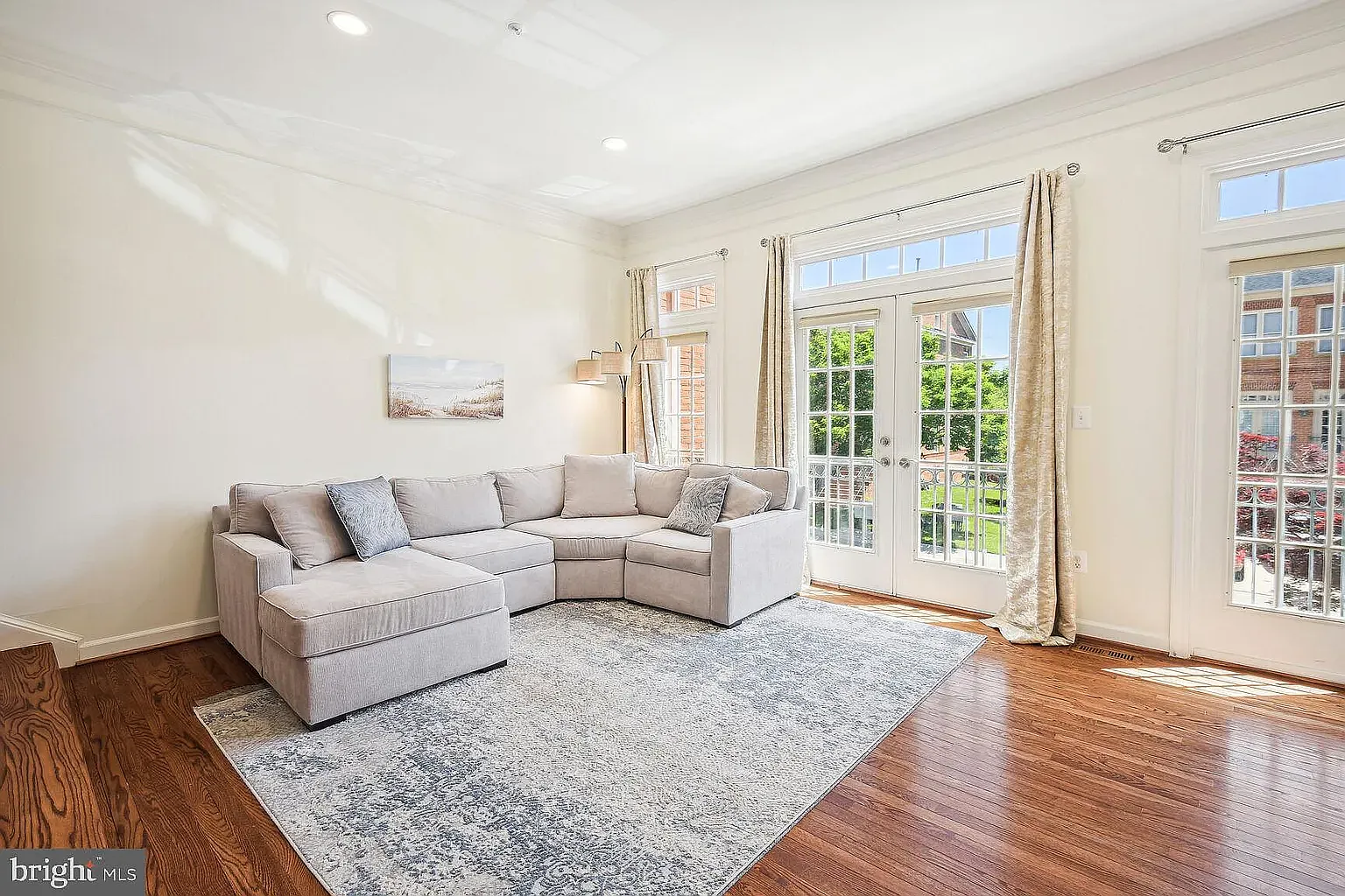 3 bed, 2692 sqft, $4,300 — Photo 3