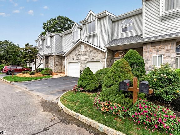 2nd image of 4 Lee Lee Ln