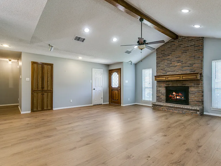 8 Winding Creek Ct — Photo 3