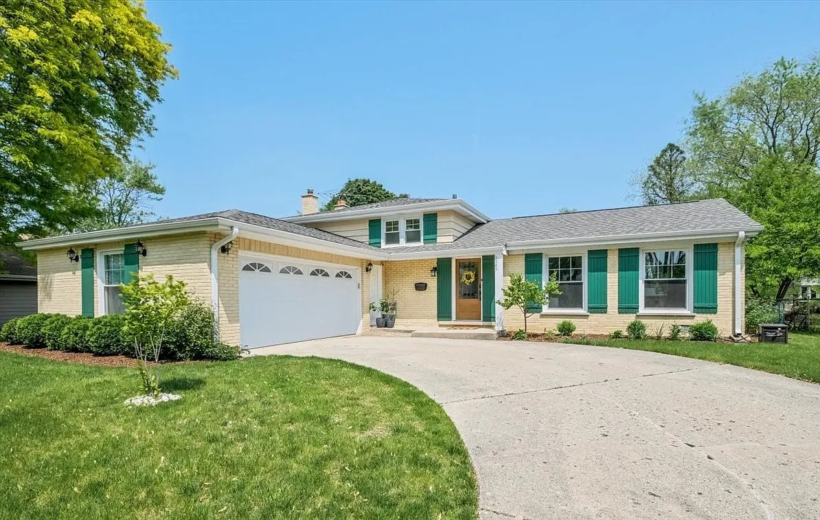 2245 Strawberry Ln photo 1