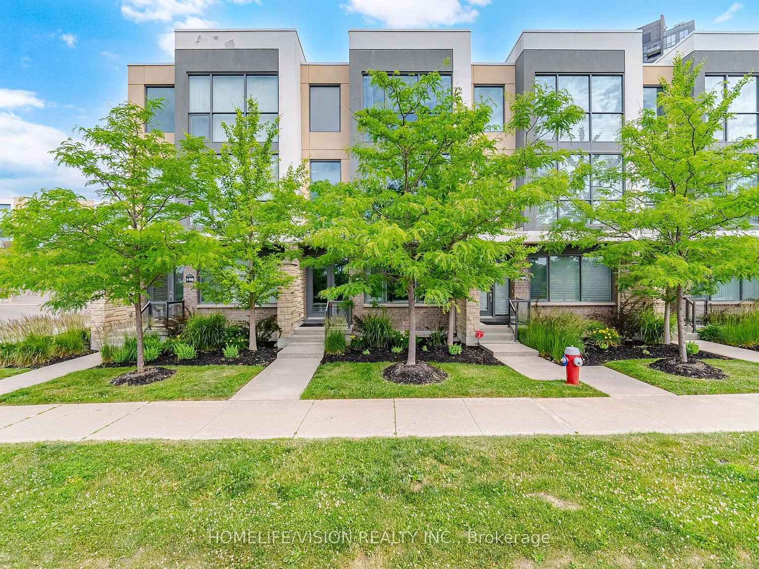 4 bed, $4,975 — Photo 1