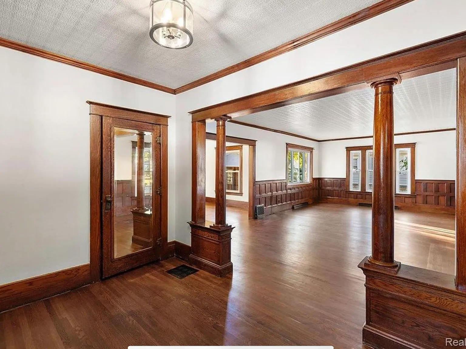 4 bed, 2200 sqft, $2,599 — Photo 4