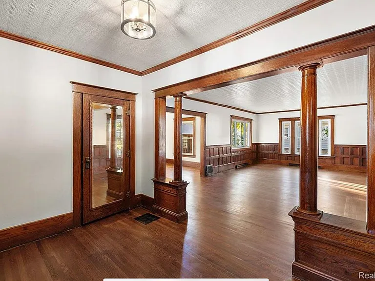 438 N Bailey St — Photo 4