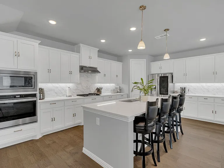3908 Lucan Ln — Photo 10