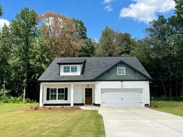 212 Live Oak Ln, Comer, GA 30629