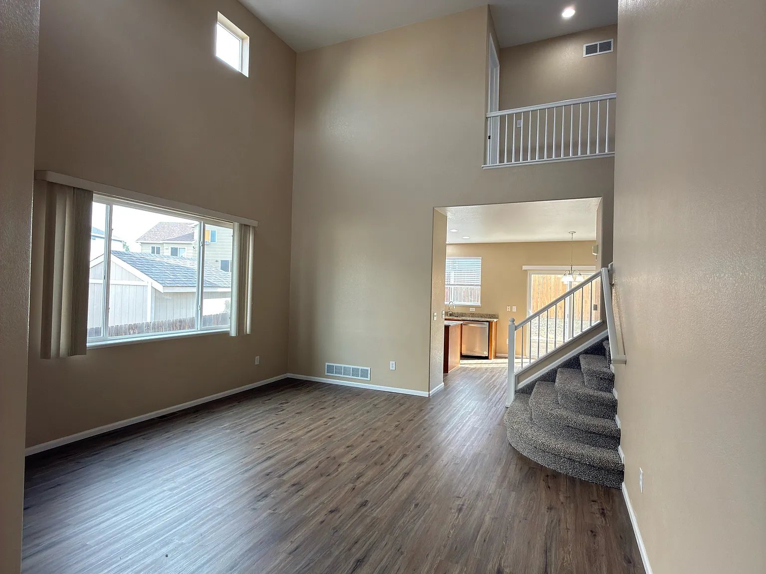 4 bed, 3320 sqft, $3,100 — Photo 3