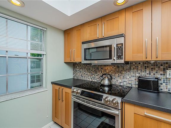 5th image of 400 Glennes Ln APT 213
