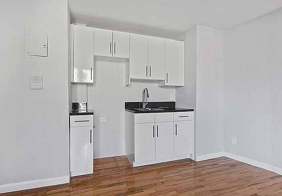3rd image of 244 E 117th St APT 3F