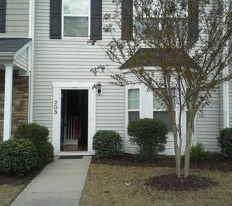 1st image of 205 Hampshire Downs Dr
