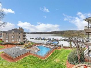 9809 Emerald Point Dr, Charlotte, NC 28278