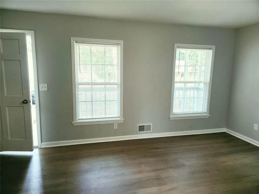 4 bed, 3.0 bath, 1484 sqft, $1,995 — Photo 2