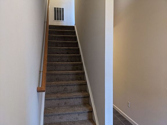 5th image of 240 Crown Ct