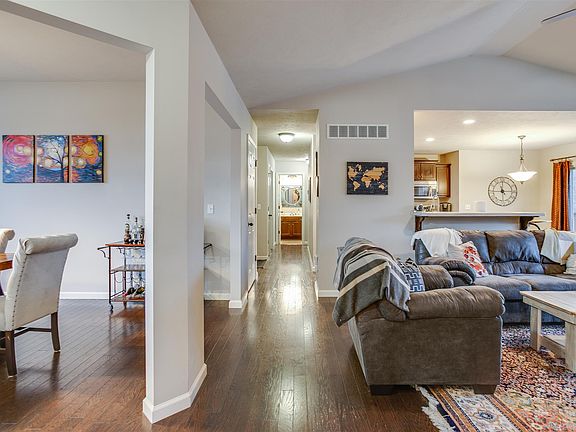3rd image of 6441 Armstrong Dr