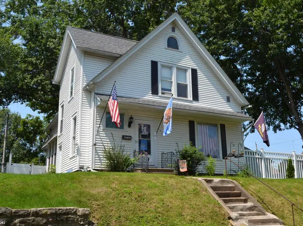 641 S 12th St, Burlington, IA 52601