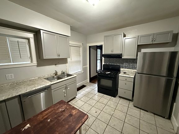 2nd image of 718 S Park St #1