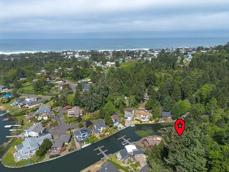 1253 NE East Lagoon Dr — Photo 21