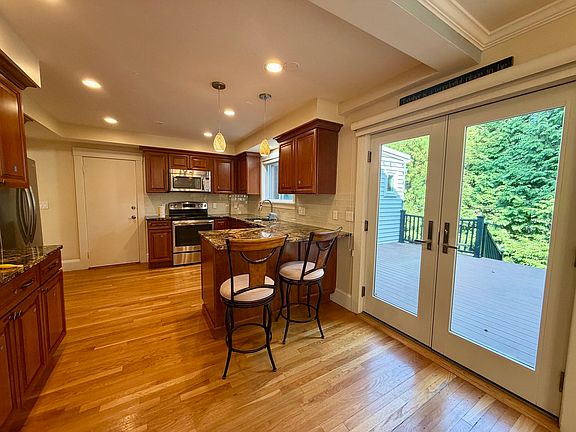 4th image of 56 Noble St #56