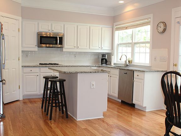 4th image of 1408 Wedmore Way SE