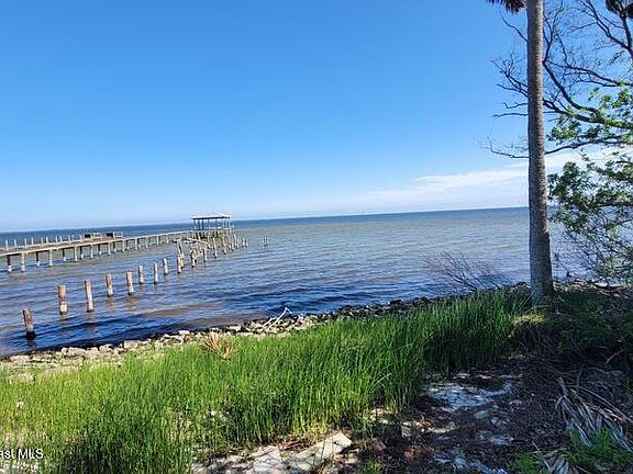 3rd image of 615 Indian River Ave