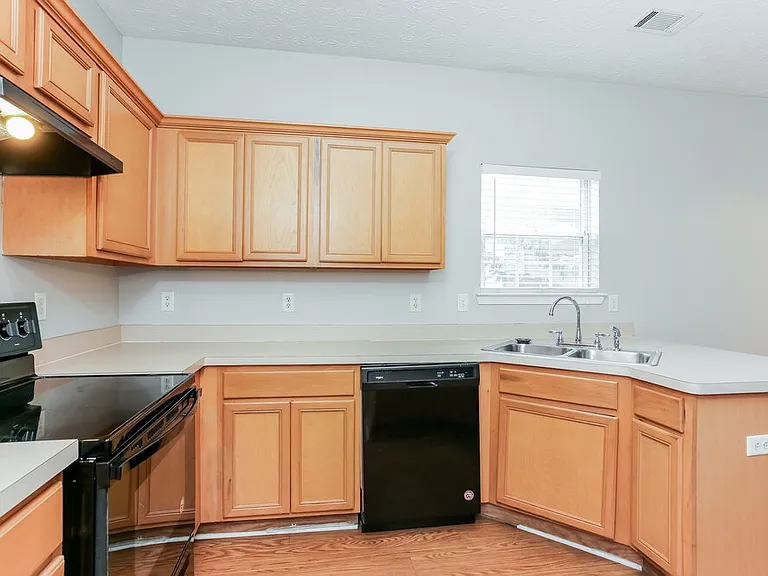 7470 Royale Ct — Photo 9