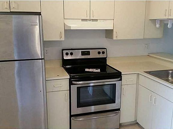 2nd image of 4195 Lakeside Dr