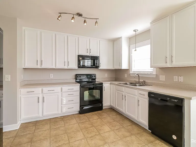 11 Glen Ridge Ct — Photo 4