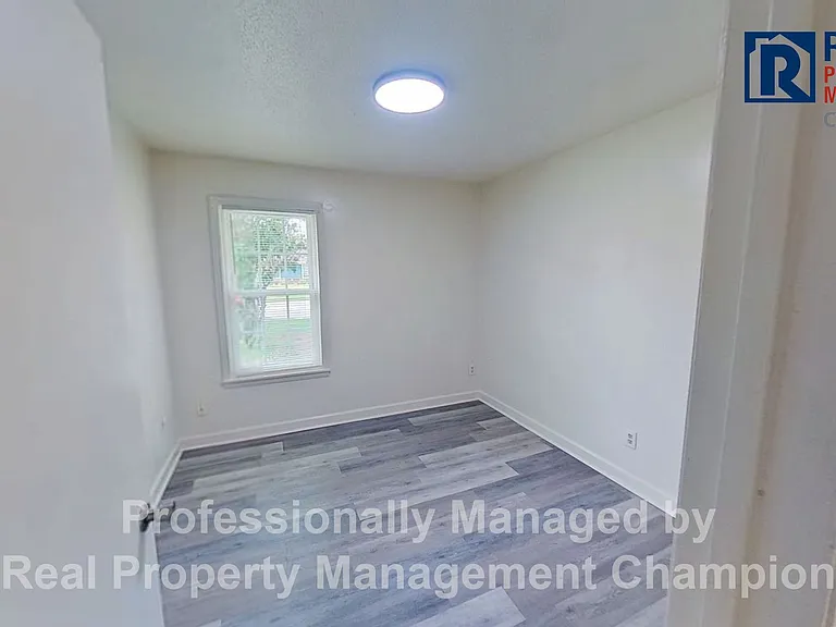 2909 Spaulding Dr — Photo 12