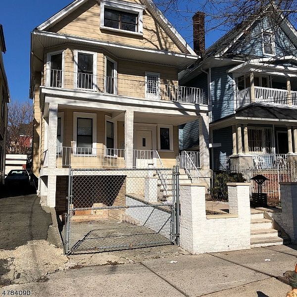 1st image of 290 Woodside Ave #2