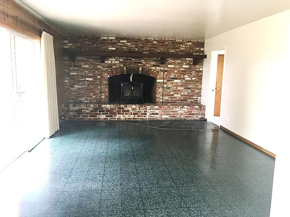 Family room with propane insert.