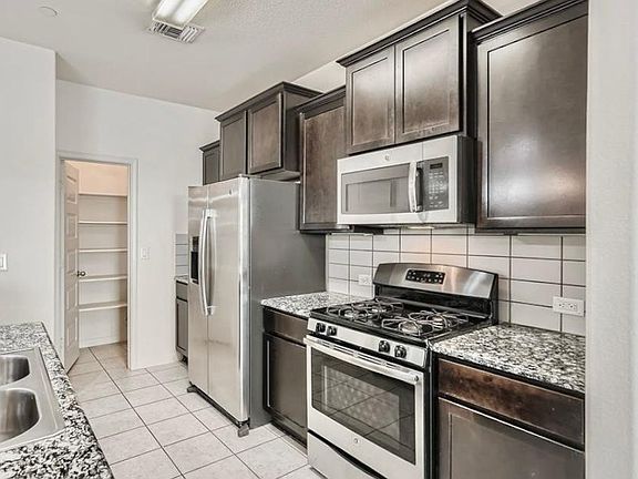 5th image of 1620 Bryant Dr Unit 3202
