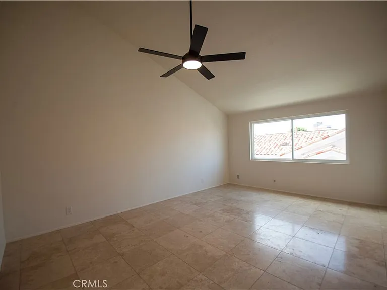 121-4 S Juanita Ave — Photo 19