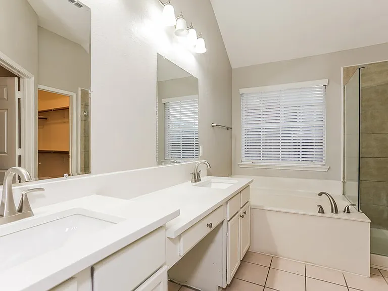 4617 Seneca Dr — Photo 13