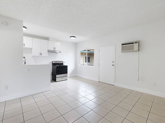 5th image of 14700 Strathern St #101