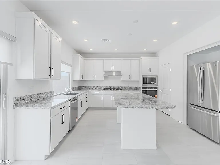 6846 W Ford Ave — Photo 11